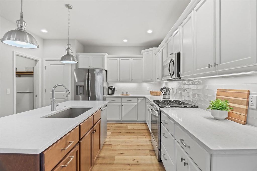 Photo of 678 Hillcrest DRIVE, Waunakee, WI 53597 (MLS # 2016316)