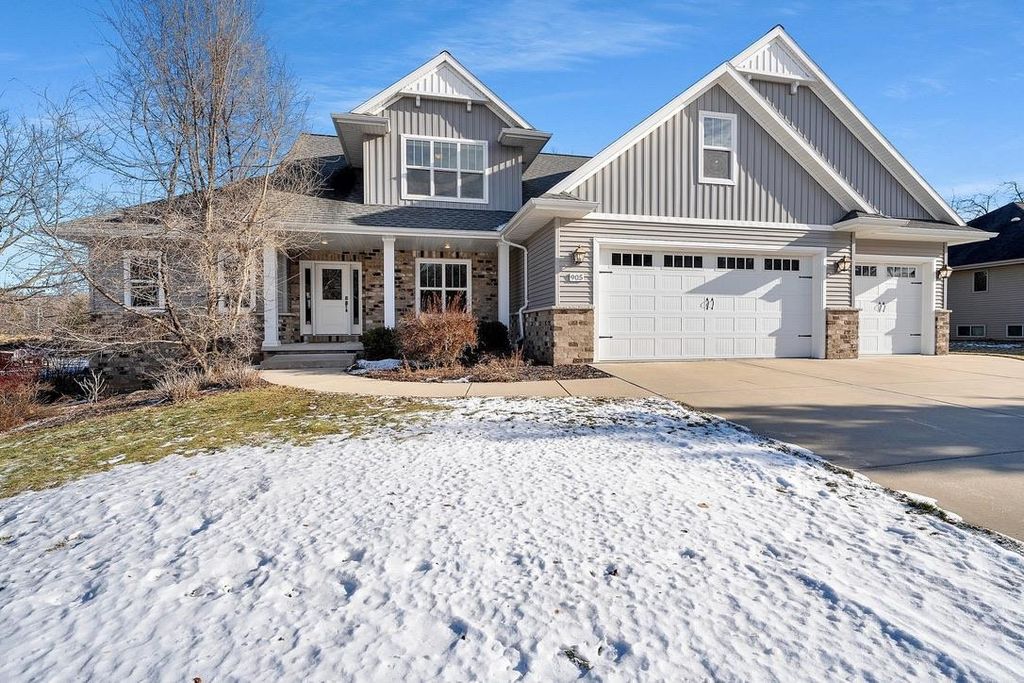 Photo of 905 Red Fox DRIVE, Green Bay, WI 54313 (MLS # 50320232)