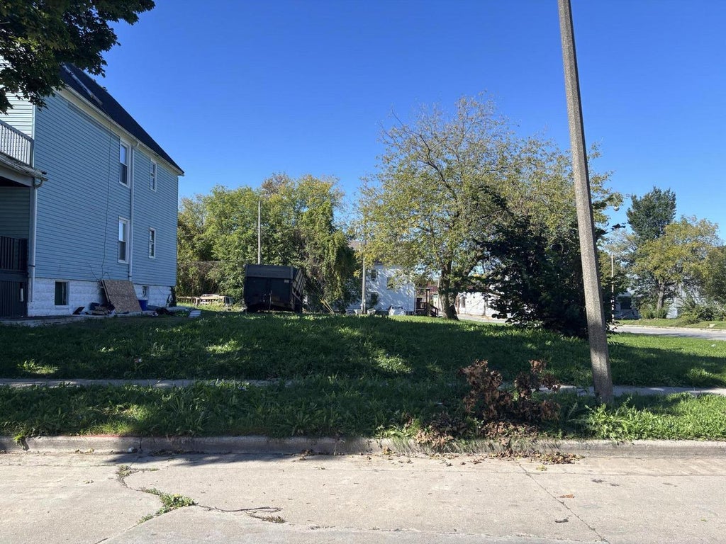 Photo of 3075 N 29th STREET, Milwaukee, WI 53210 (MLS # 1983594)