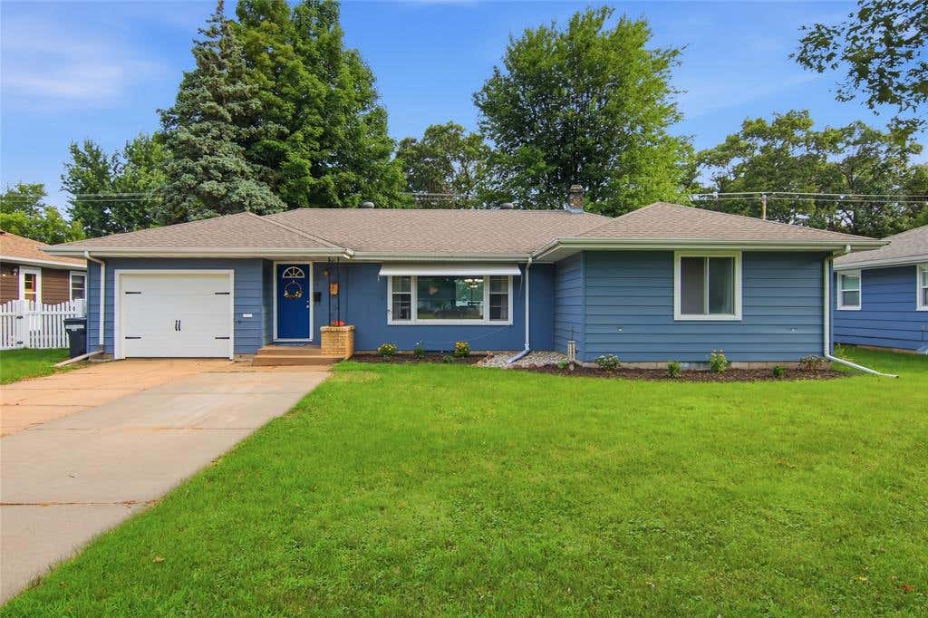 Photo of 904 E Lexington BOULEVARD, Eau Claire, WI 54701 (MLS # 1603597)