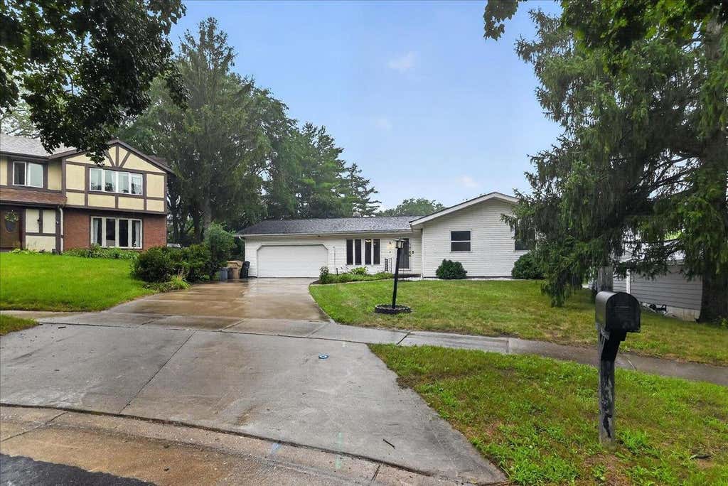 Photo of 5 Yorktown CIRCLE, Madison, WI 53711 (MLS # 2030230)