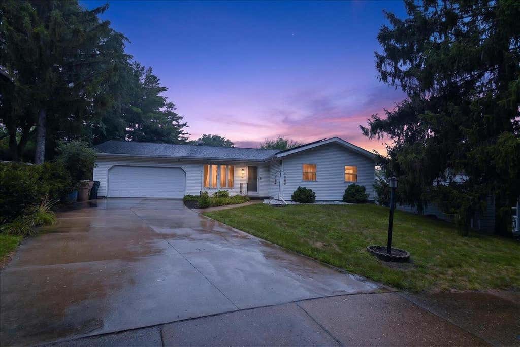 Photo of 5 Yorktown CIRCLE, Madison, WI 53711 (MLS # 2030230)