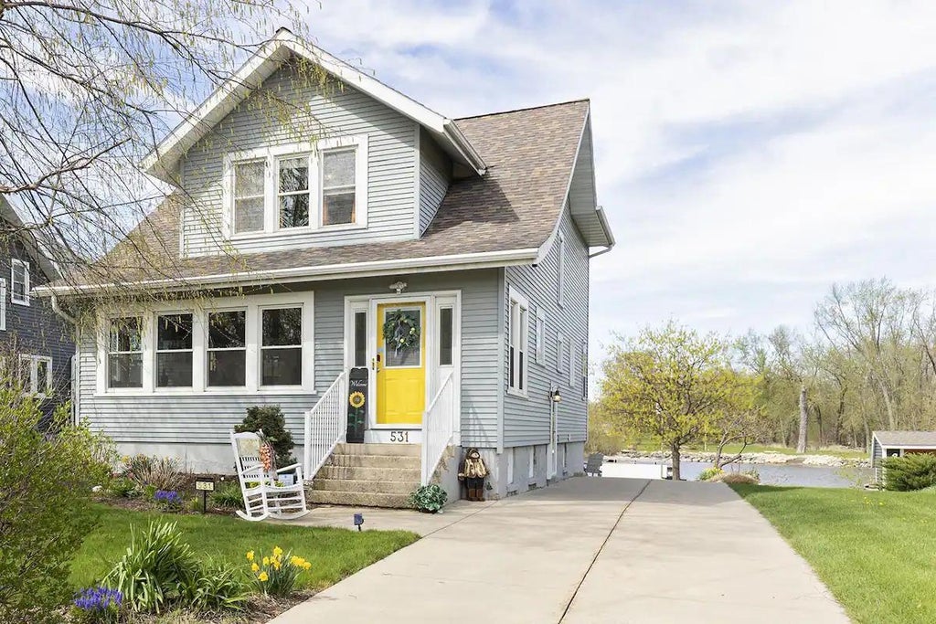 Photo of 531 E Milwaukee AVENUE, Fort Atkinson, WI 53538 (MLS # 2026565)