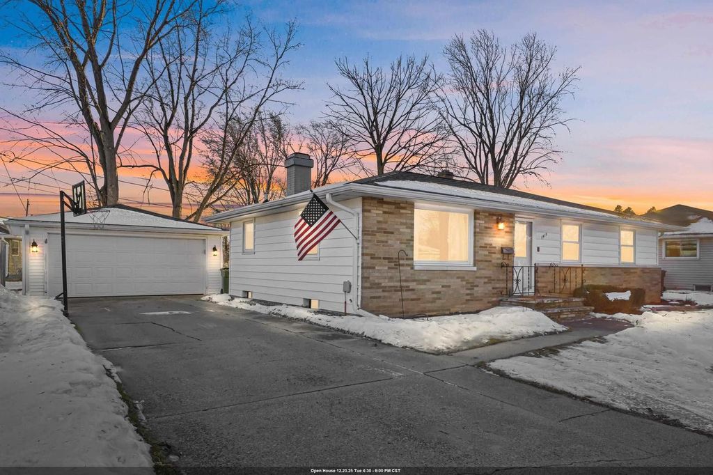 Photo of 1419 W 3rd STREET, Kimberly, WI 54136 (MLS # 50319325)