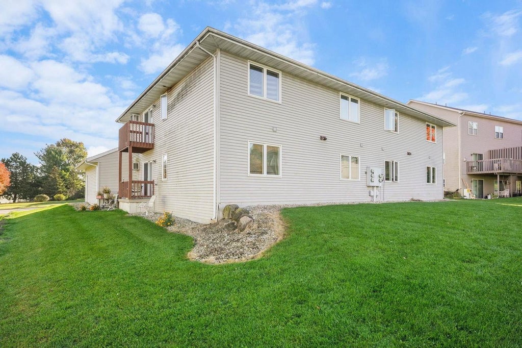 Photo of 586 N Westmount DRIVE, Sun Prairie, WI 53590 (MLS # 2035236)