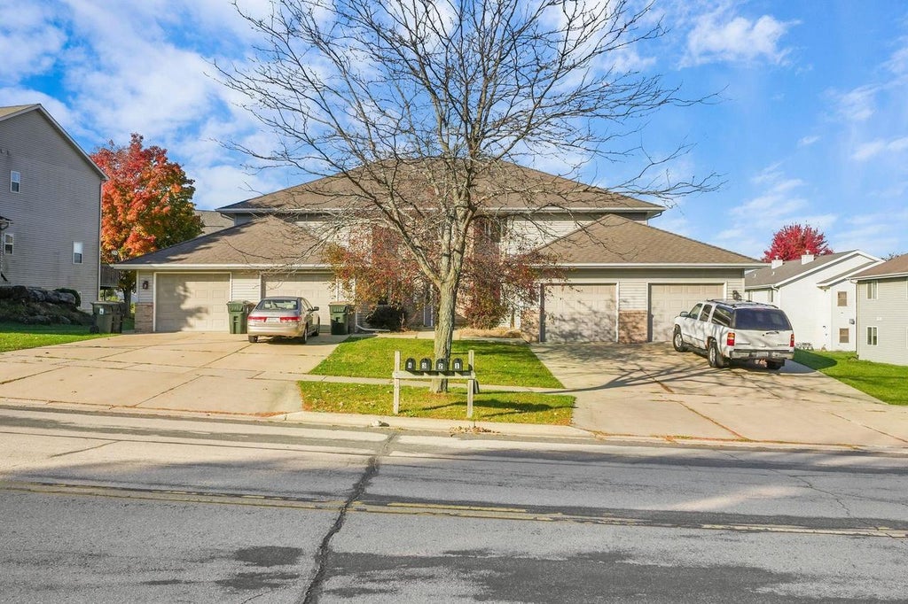 Photo of 586 N Westmount DRIVE, Sun Prairie, WI 53590 (MLS # 2035236)