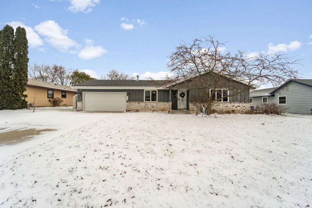 Photo of 7230 S 38th STREET, Franklin, WI 53132 (MLS # 1945828)