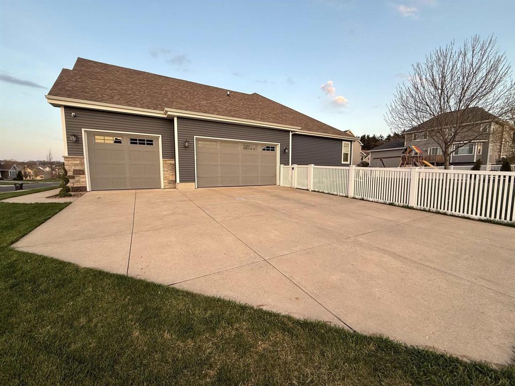 Photo of 513 Chad's CROSSING, Verona, WI 53593 (MLS # 2021941)
