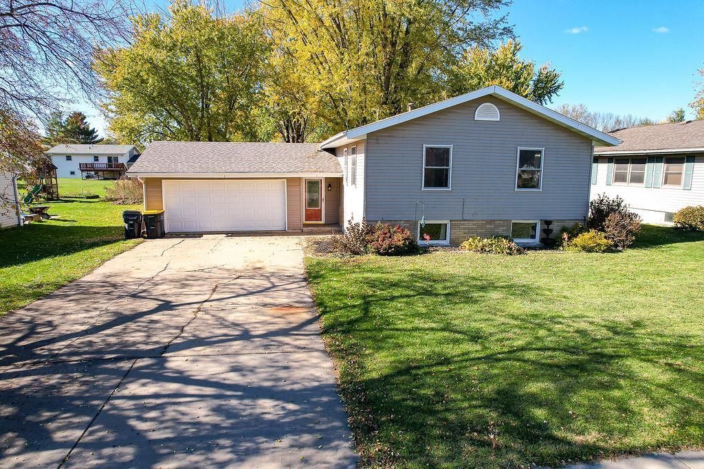 Photo of 1405 Lincoln AVENUE, Tomah, WI 54660 (MLS # 2011398)