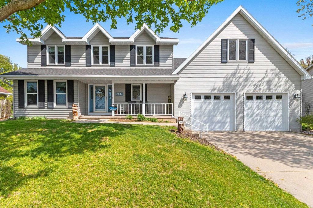 Photo of 2951 Vercauteren DRIVE, Green Bay, WI 54313 (MLS # 50325897)