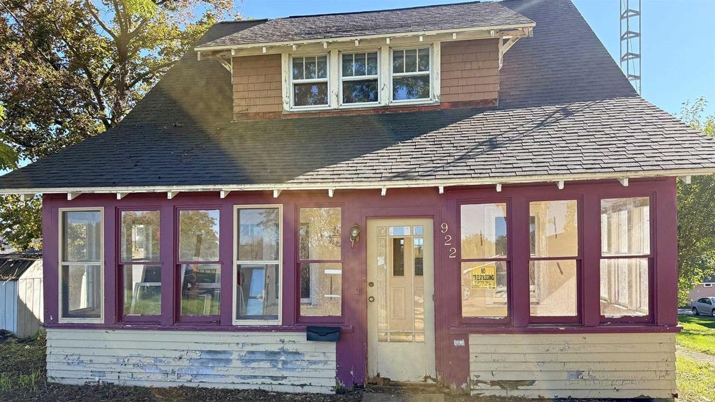 Photo of 922 Washington AVENUE, Wisconsin Dells, WI 53965 (MLS # 2033934)