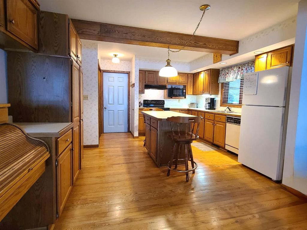 Photo of 506 Lake Shore DRIVE, Pardeeville, WI 53954 (MLS # 2012603)