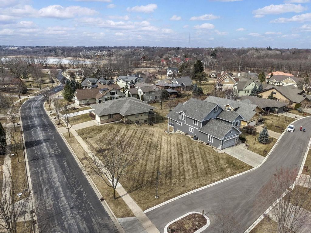 Photo of 11 Arboredge WAY, Fitchburg, WI 53711 (MLS # 2017931)