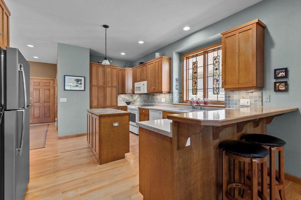 Photo of 924 E Pondview COURT, Appleton, WI 54913 (MLS # 50321446)