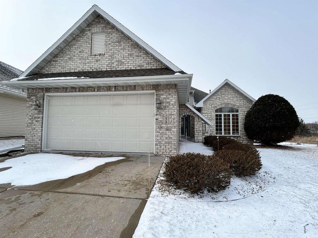 Photo of 924 E Pondview COURT, Appleton, WI 54913 (MLS # 50321446)