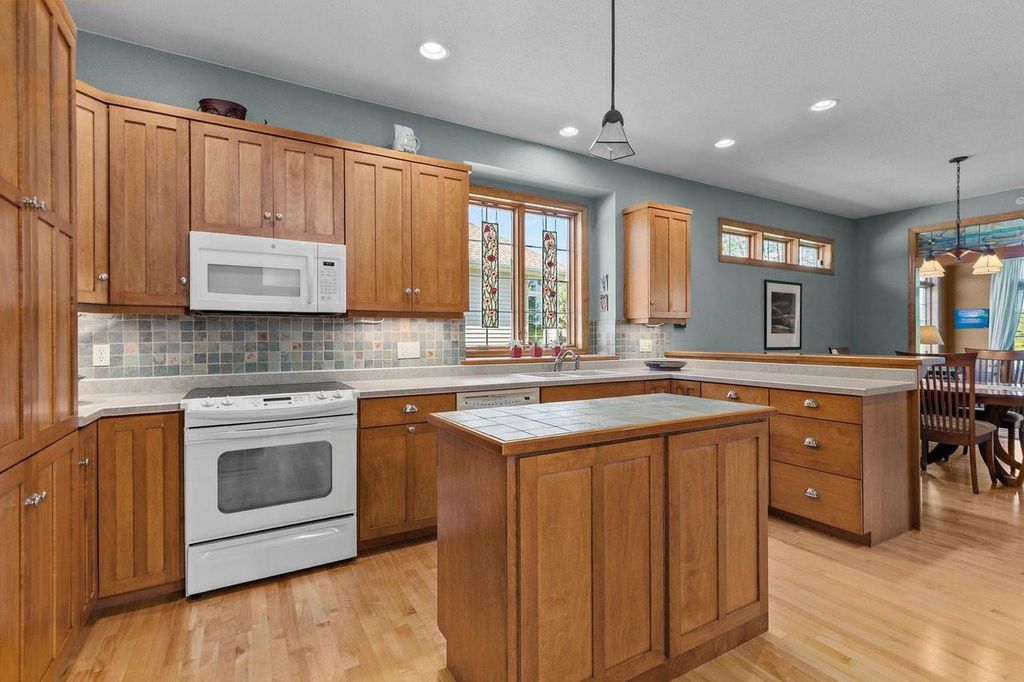 Photo of 924 E Pondview COURT, Appleton, WI 54913 (MLS # 50321446)