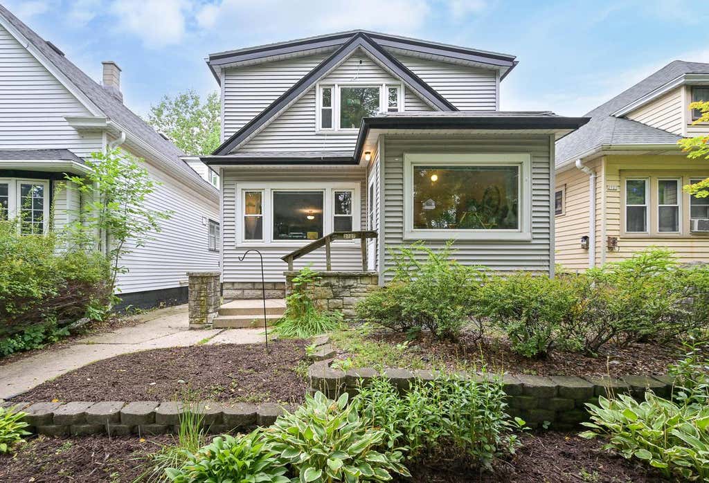 Photo of 2727 S Austin STREET, Milwaukee, WI 53207 (MLS # 1976173)