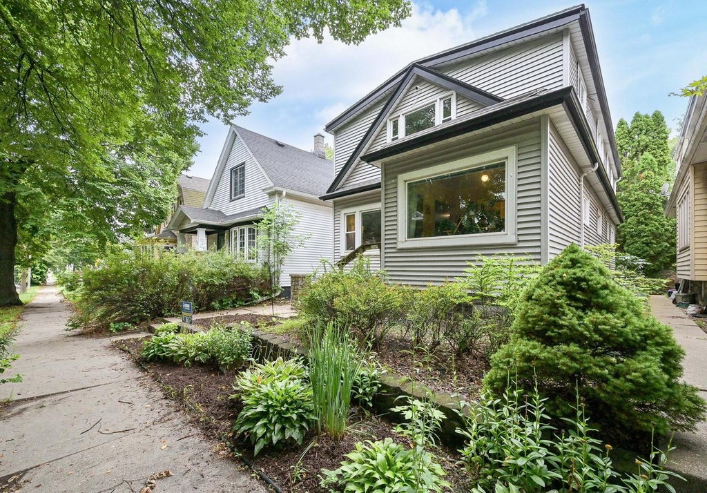 Photo of 2727 S Austin STREET, Milwaukee, WI 53207 (MLS # 1976173)