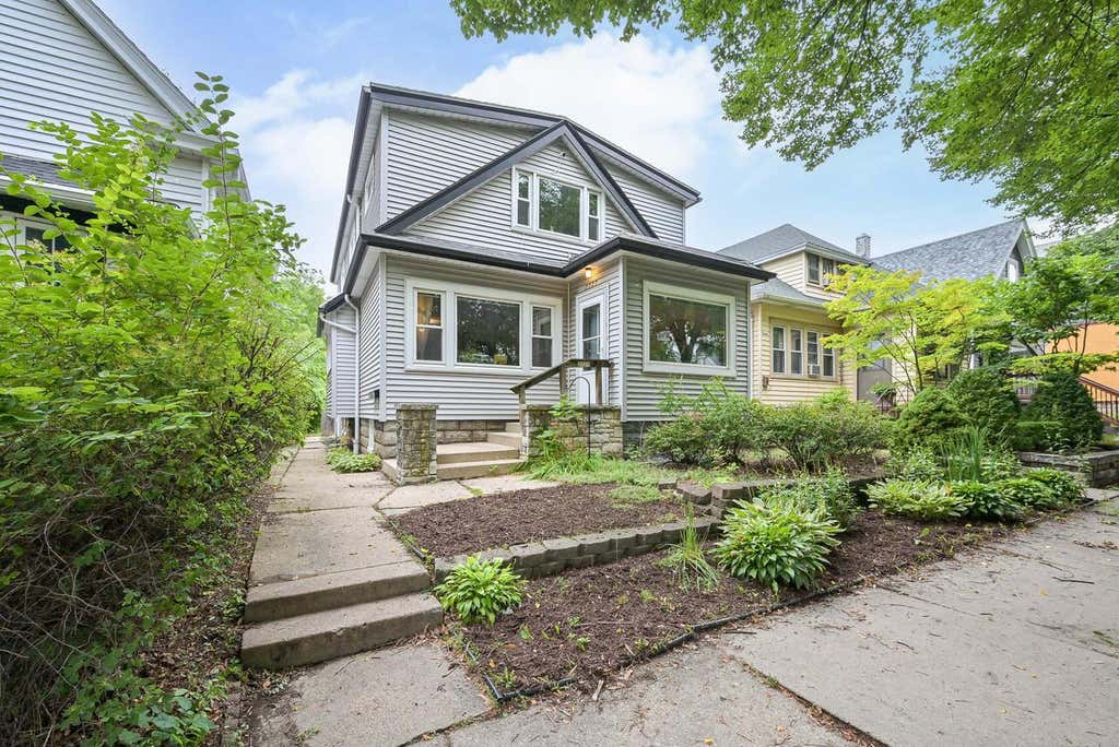 Photo of 2727 S Austin STREET, Milwaukee, WI 53207 (MLS # 1976173)
