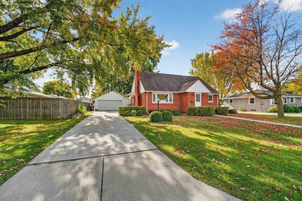 Photo of 210 W Peckham STREET, Neenah, WI 54956 (MLS # 50317238)