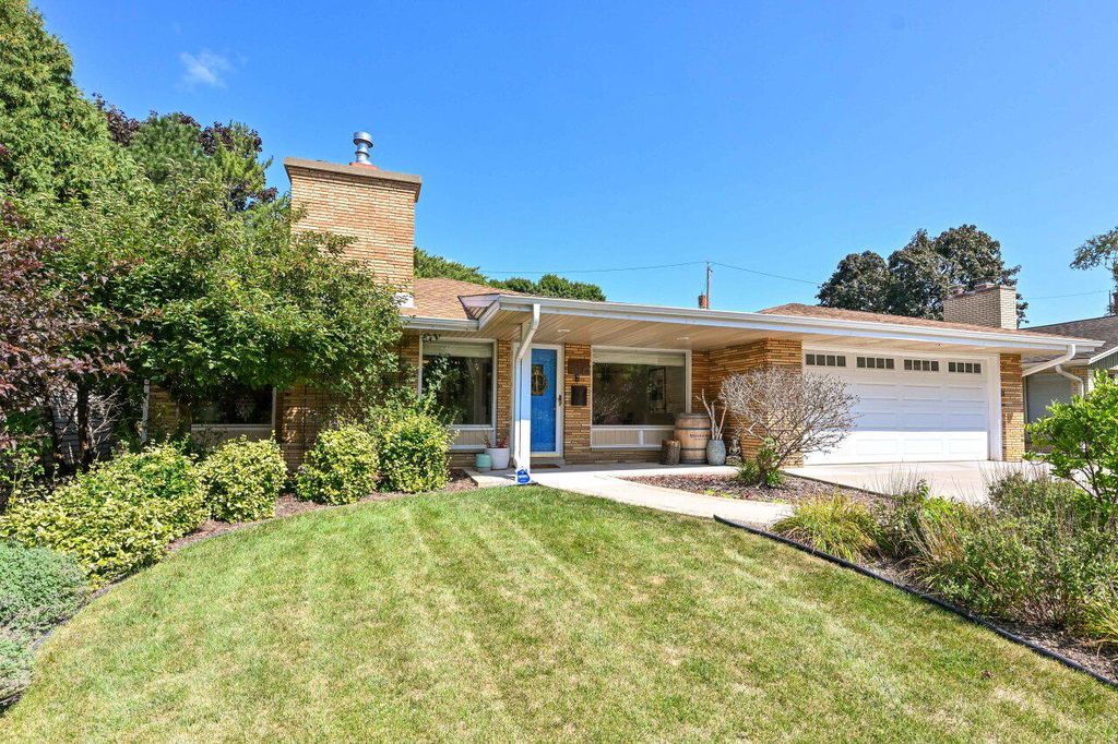 Photo of 7920 St Anne COURT, Wauwatosa, WI 53213 (MLS # 1939421)