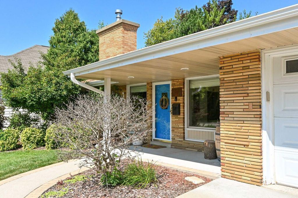 Photo of 7920 St Anne COURT, Wauwatosa, WI 53213 (MLS # 1939421)