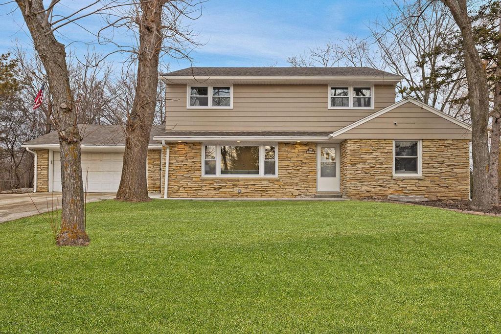 Photo of N76W14092 Appleton AVENUE, Menomonee Falls, WI 53051 (MLS # 1950698)