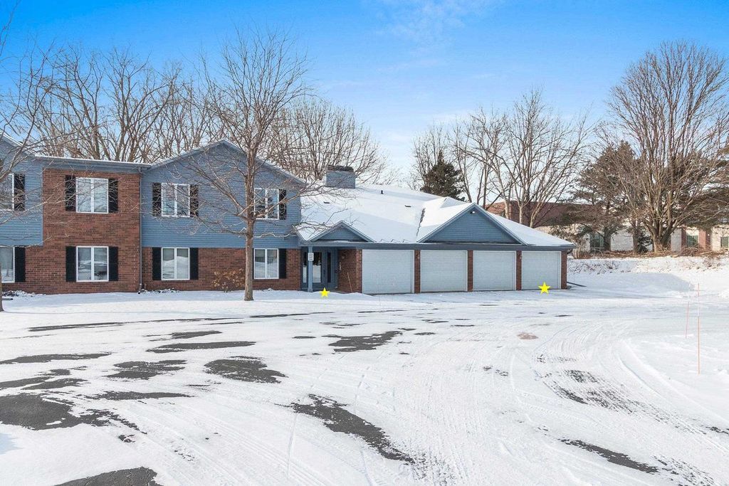 Photo of 2945 Mossy Oak CIRCLE, Green Bay, WI 54311 (MLS # 50320341)