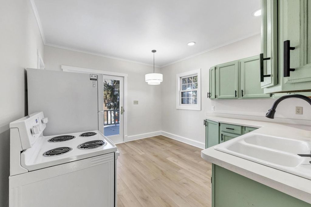 Photo of 1306 New York AVENUE, Manitowoc, WI 54220 (MLS # 1947893)