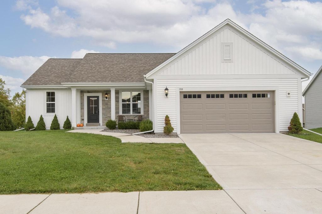 Photo of 723 Belmont DRIVE, Watertown, WI 53094 (MLS # 1946871)