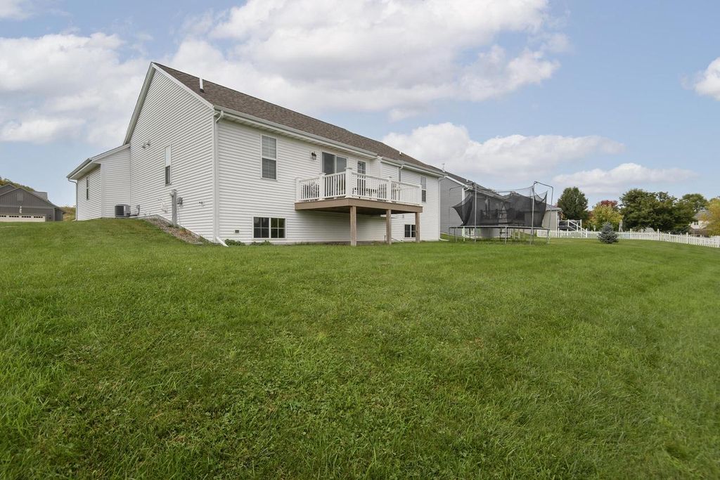 Photo of 723 Belmont DRIVE, Watertown, WI 53094 (MLS # 1946871)