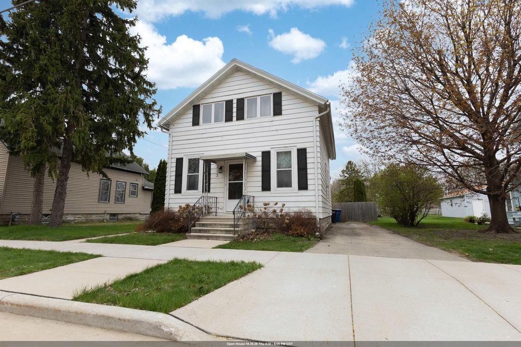 Photo of 333 Rosalia STREET, Oshkosh, WI 54901 (MLS # 50324455)
