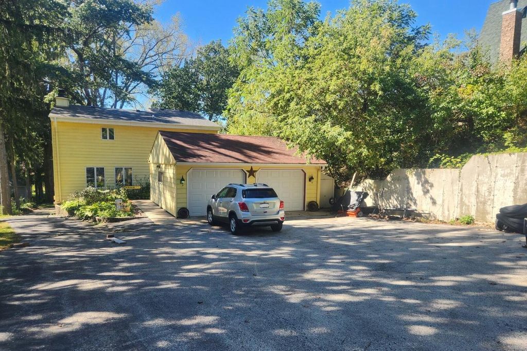 Photo of S108W34703 Jacks Bay ROAD, Mukwonago, WI 53149 (MLS # 1935067)