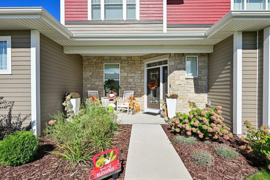 Photo of 7690 W Preserve PARKWAY, Mequon, WI 53097 (MLS # 1939159)