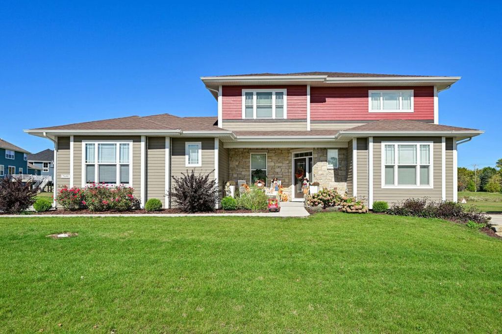 Photo of 7690 W Preserve PARKWAY, Mequon, WI 53097 (MLS # 1939159)