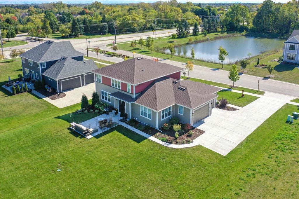 Photo of 7690 W Preserve PARKWAY, Mequon, WI 53097 (MLS # 1939159)