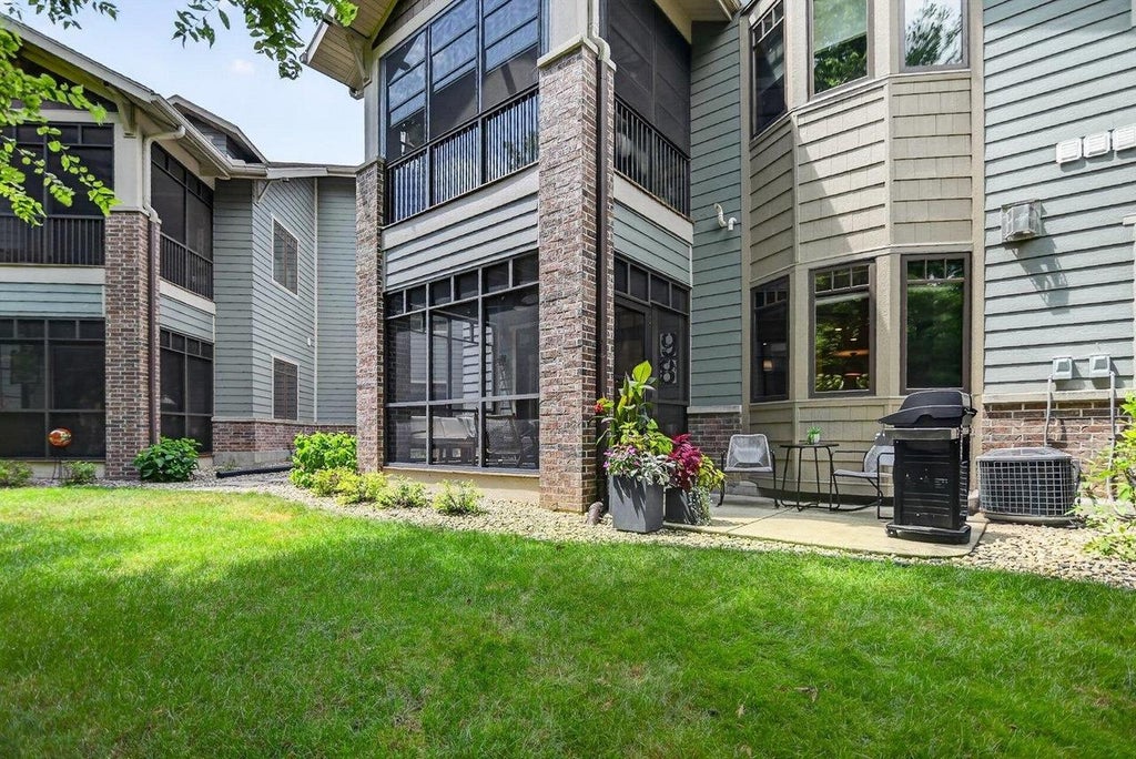 Photo of 10 Glen Brook WAY #105, Fitchburg, WI 53711 (MLS # 2028716)