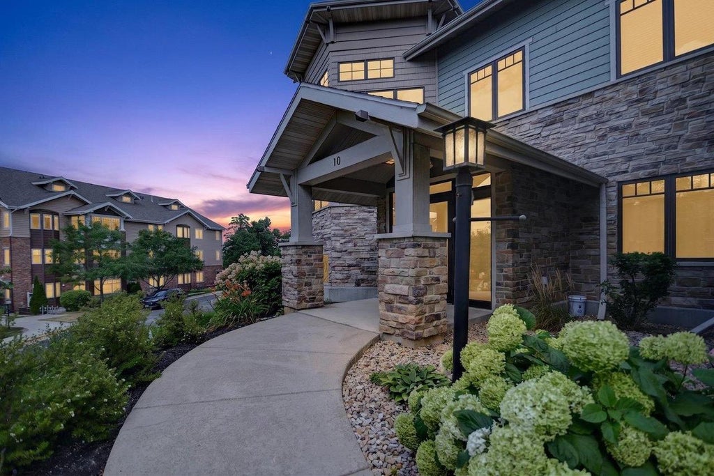 Photo of 10 Glen Brook WAY #105, Fitchburg, WI 53711 (MLS # 2028716)