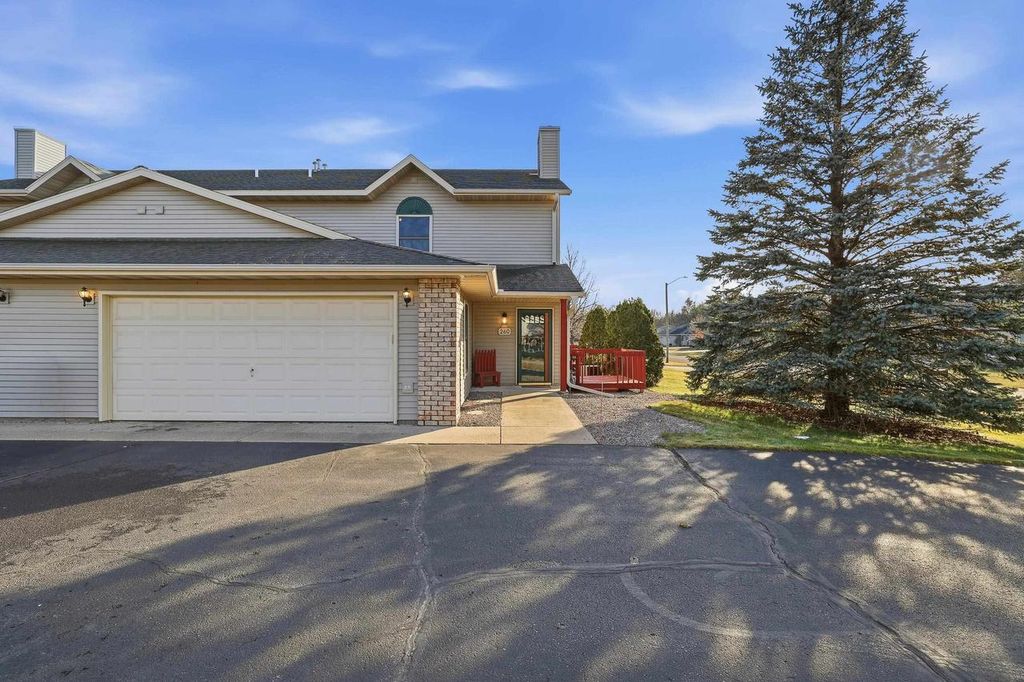 Photo of 260 White Oak AVENUE, Plover, WI 54467 (MLS # 22505533)