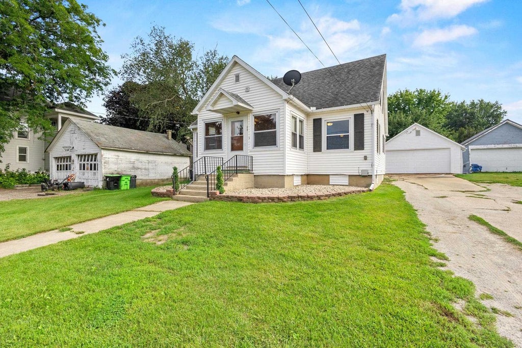Photo of 60 W Manchester STREET, Markesan, WI 53946 (MLS # 2031852)