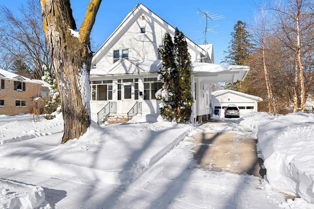 Photo of 115 N Clinton AVENUE, Clintonville, WI 54929 (MLS # 50322375)