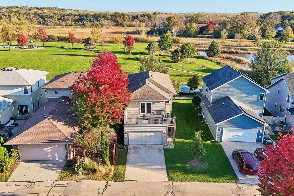 Photo of 1532 Thoreau DRIVE, Sun Prairie, WI 53590 (MLS # 2035030)