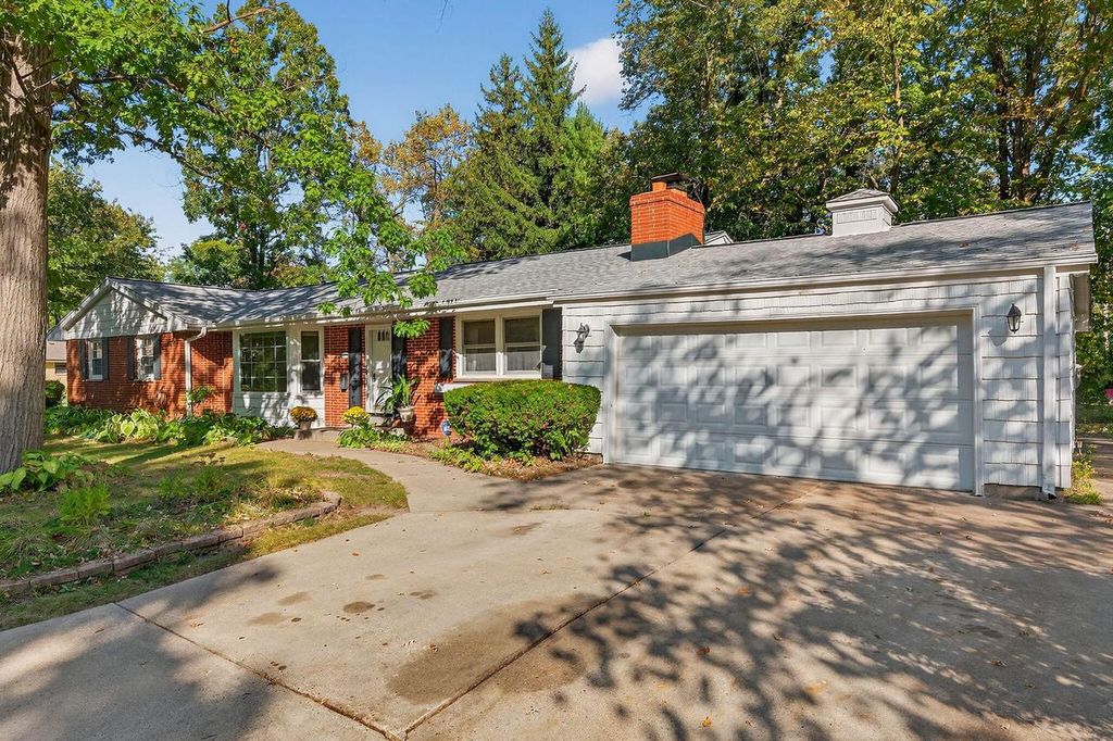 Photo of 4472 N 104th STREET, Wauwatosa, WI 53225 (MLS # 1946923)