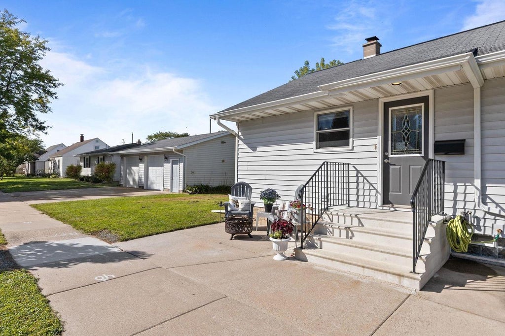 Photo of 121 E Second STREET, Kimberly, WI 54136 (MLS # 50333392)