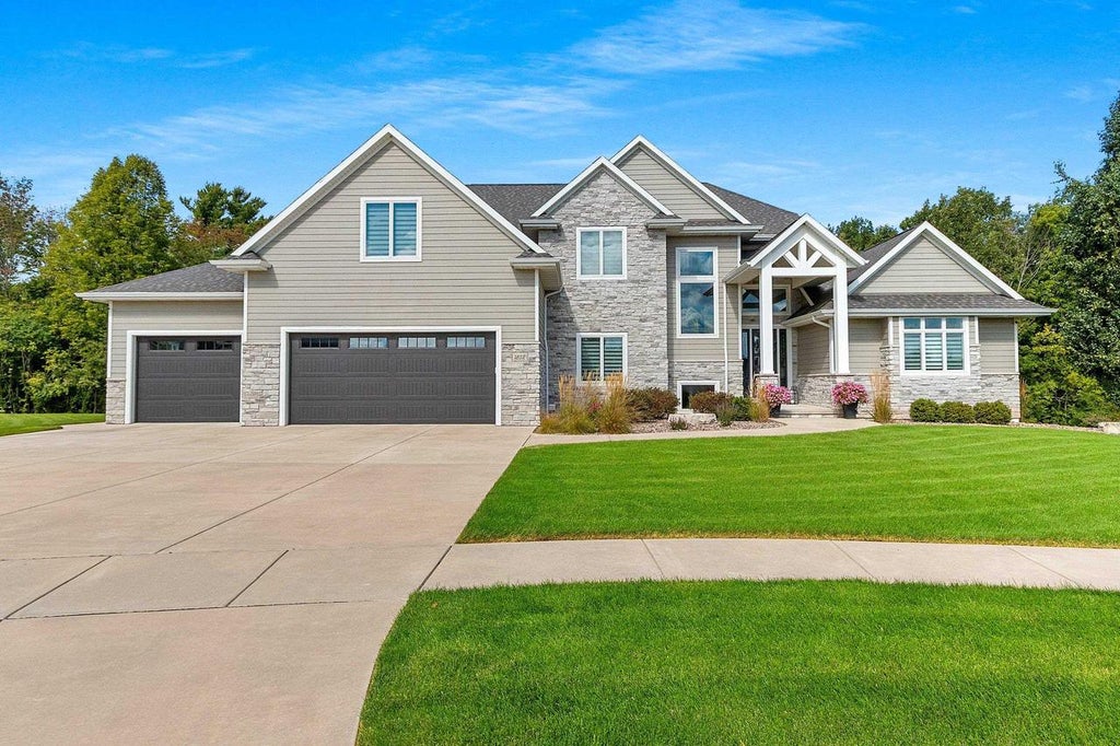Photo of 1852 Ridgemont CIRCLE, De Pere, WI 54115 (MLS # 50332100)