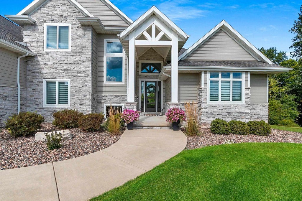 Photo of 1852 Ridgemont CIRCLE, De Pere, WI 54115 (MLS # 50332100)