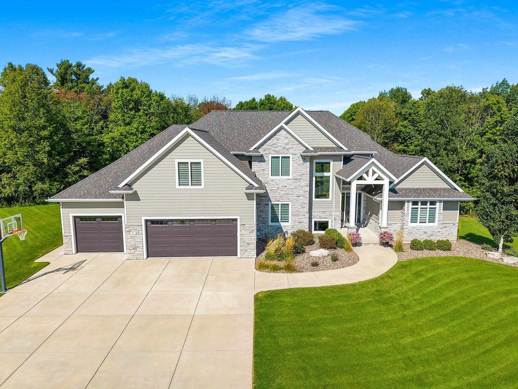 Photo of 1852 Ridgemont CIRCLE, De Pere, WI 54115 (MLS # 50332100)