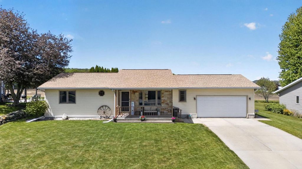 Photo of 149 Vilas Hibbard PARKWAY, Lodi, WI 53555 (MLS # 2023243)