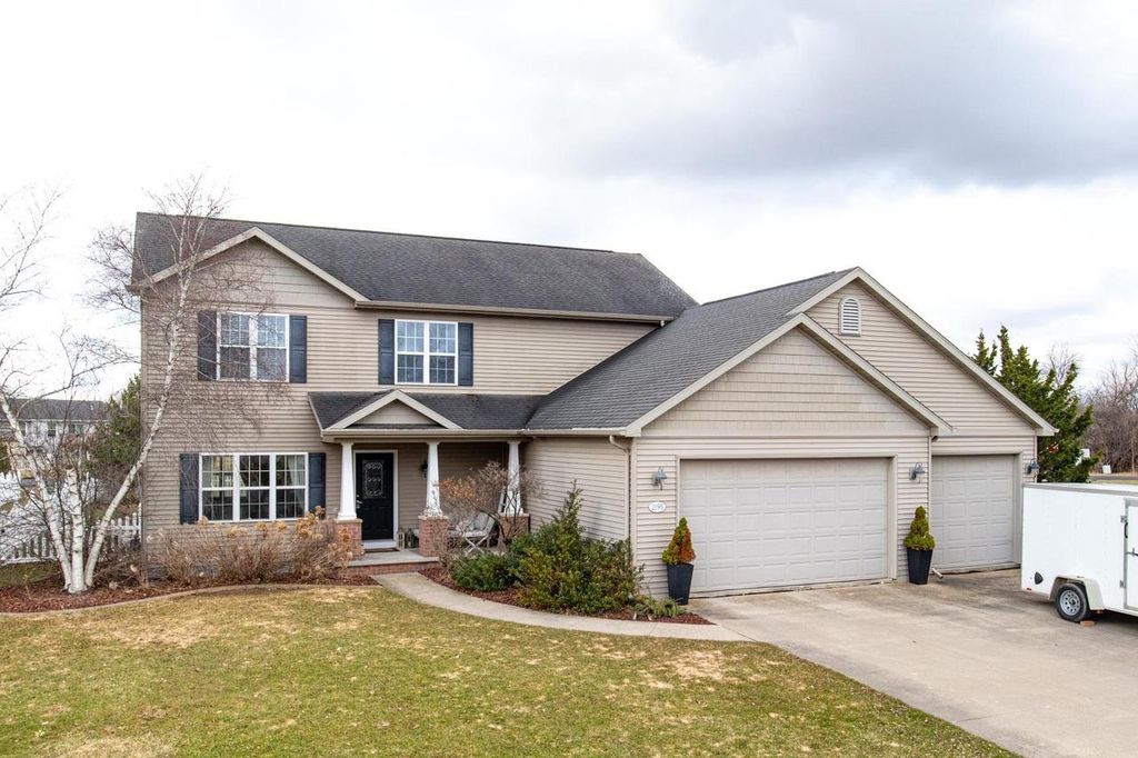 Photo of 2195 Shadow Bend COURT, Neenah, WI 54956 (MLS # 50323368)