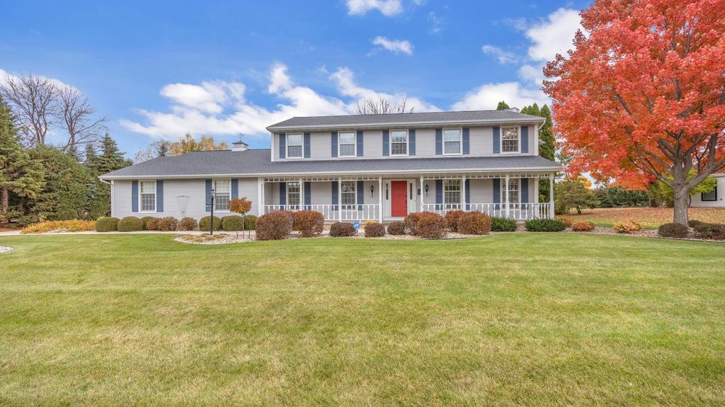 Photo of 909 Country Club LANE, Fond Du Lac, WI 54935 (MLS # 1945401)